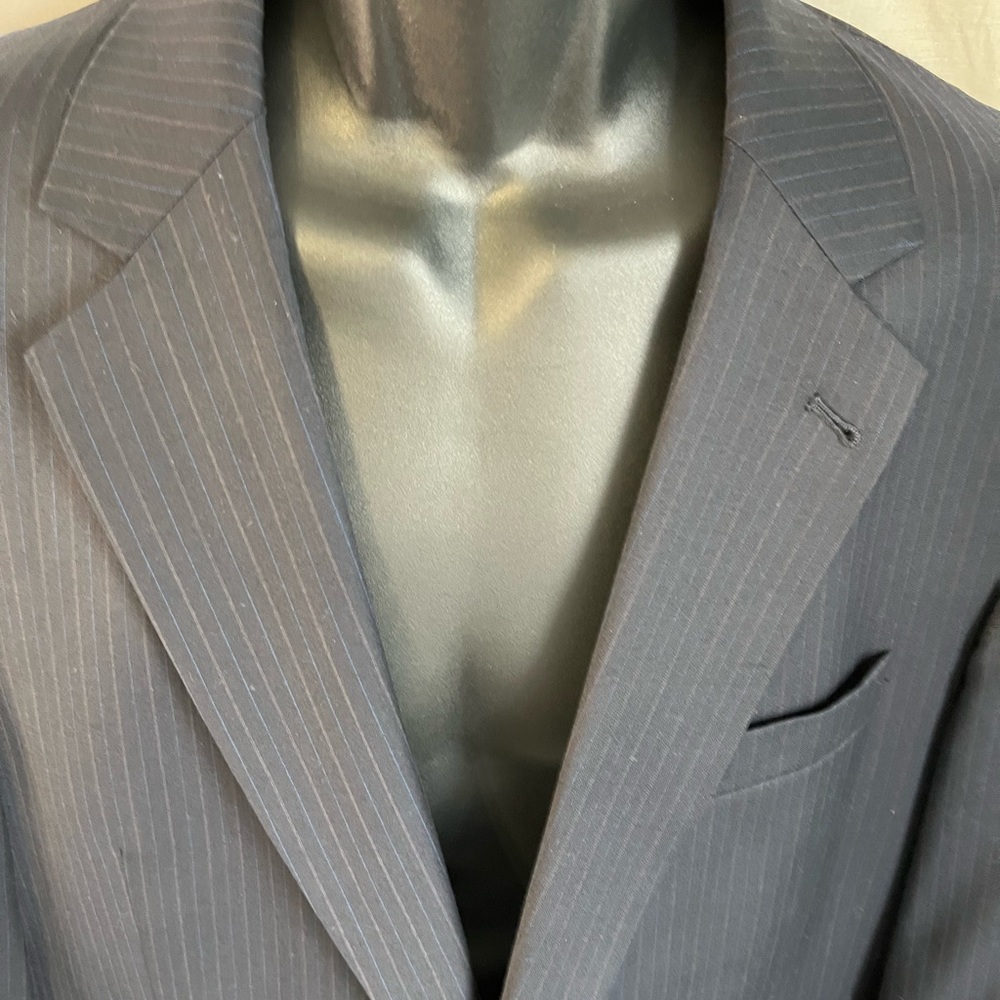 Men’s Jos A Bank suit 2 button navy blue pinstripe. Sz. 44LG. Vented bac…